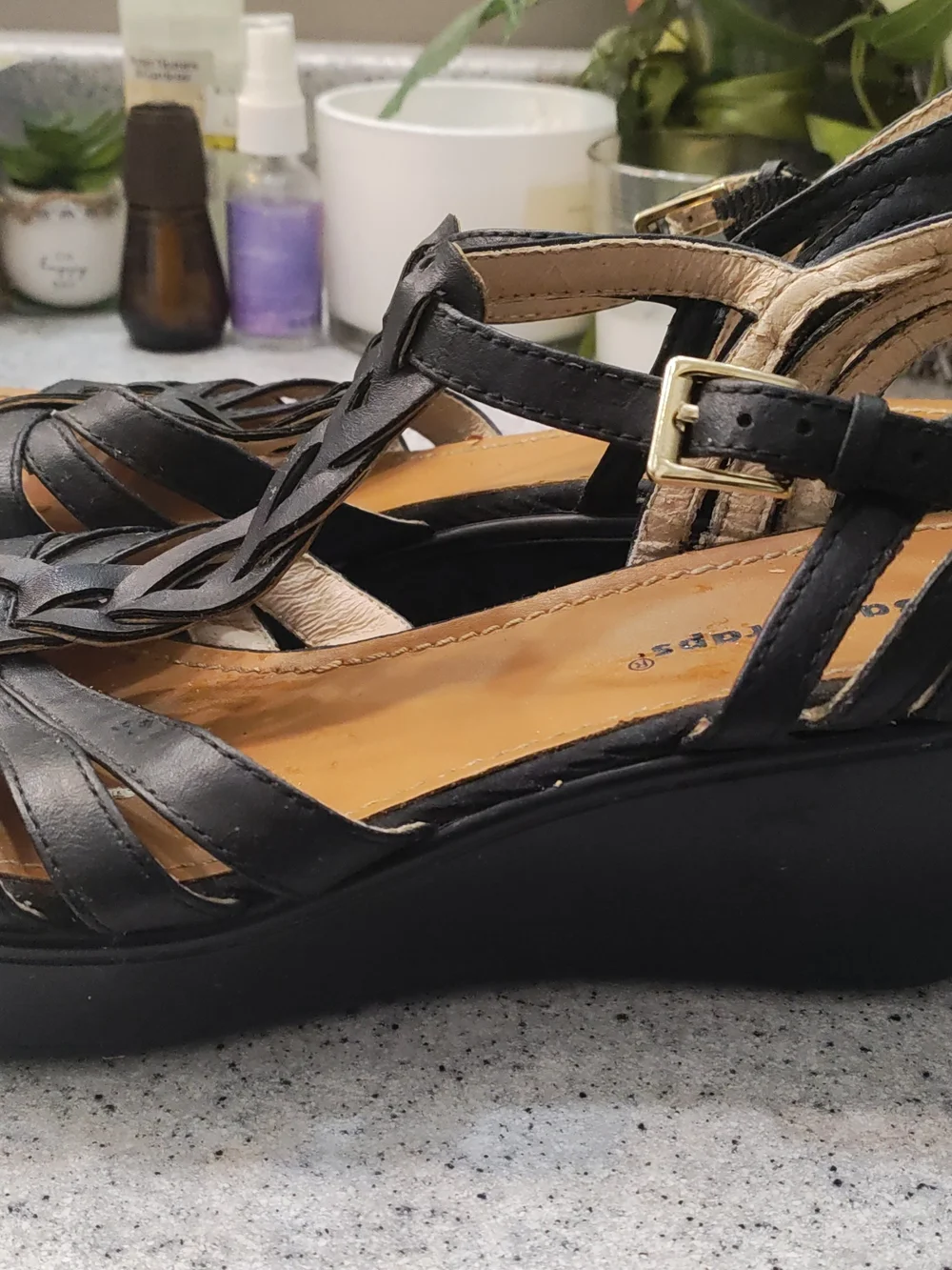 BareTraps Black Braided T-Strap Casual 🌞Sandals
